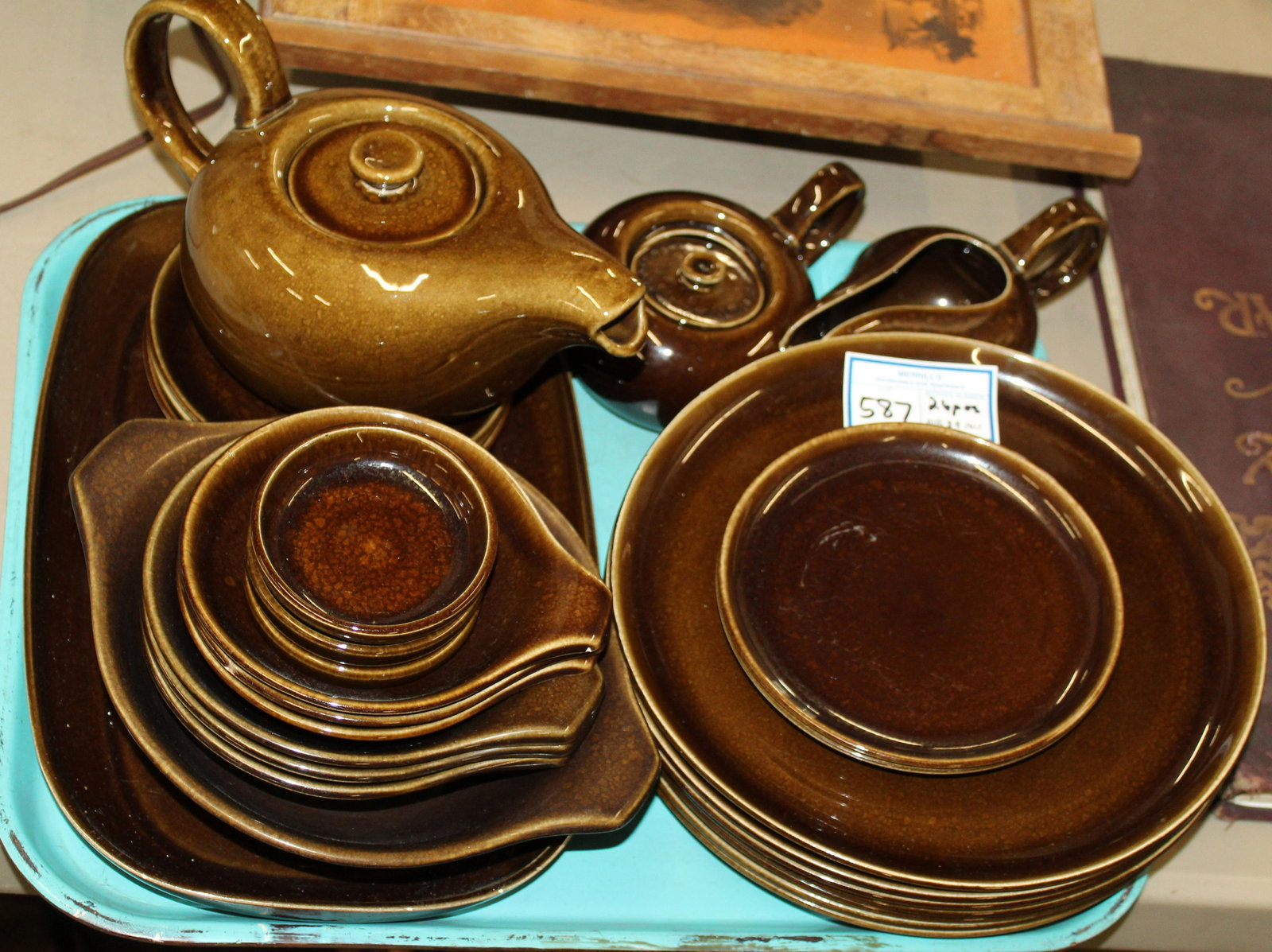 26 pcs. Russell Wright Mid Century Dinnerware (1 of 2)