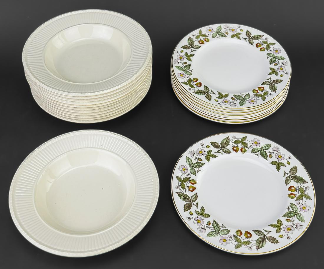 Wedgwood Strawberry Hill Plates, Edme Bowls: Set of 6 Wedgwood "Strawberry Hill" pattern fine English bone china porcelain luncheon plates, and 12 "Edme" porcelain soup bowls with ribbed borders, dia. 8.25"
