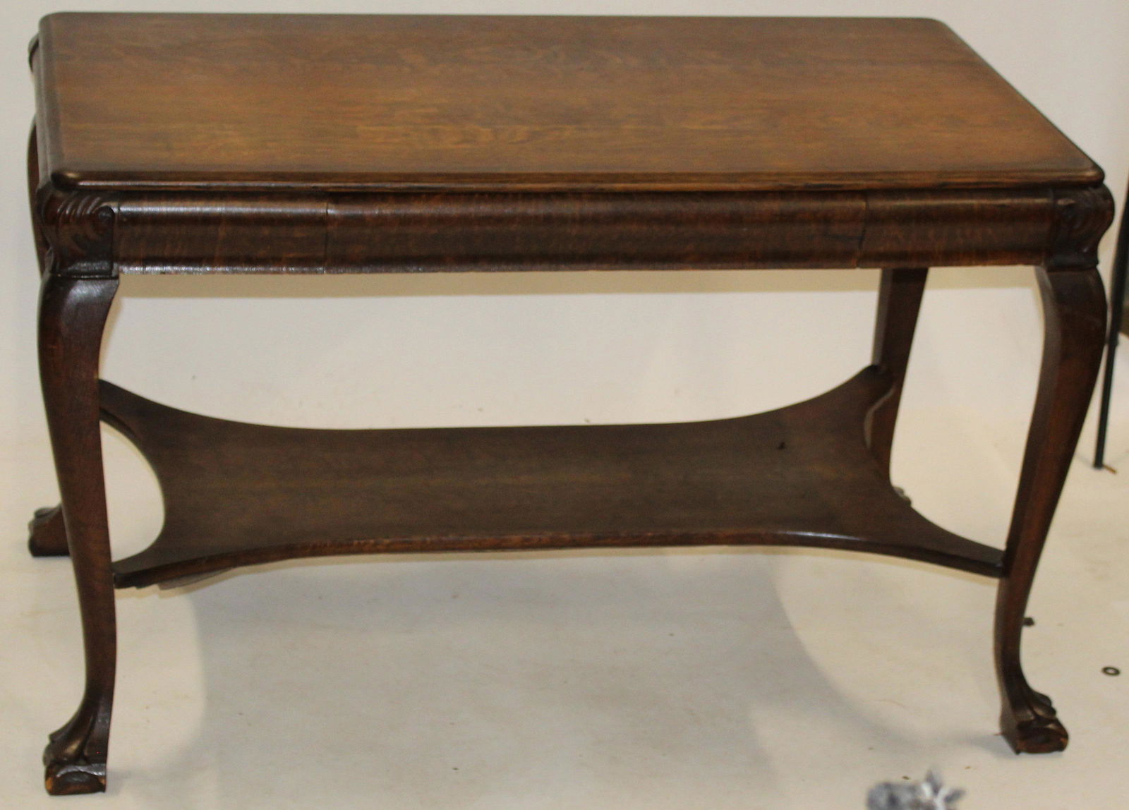 Oak Parlor Table (1 of 1)