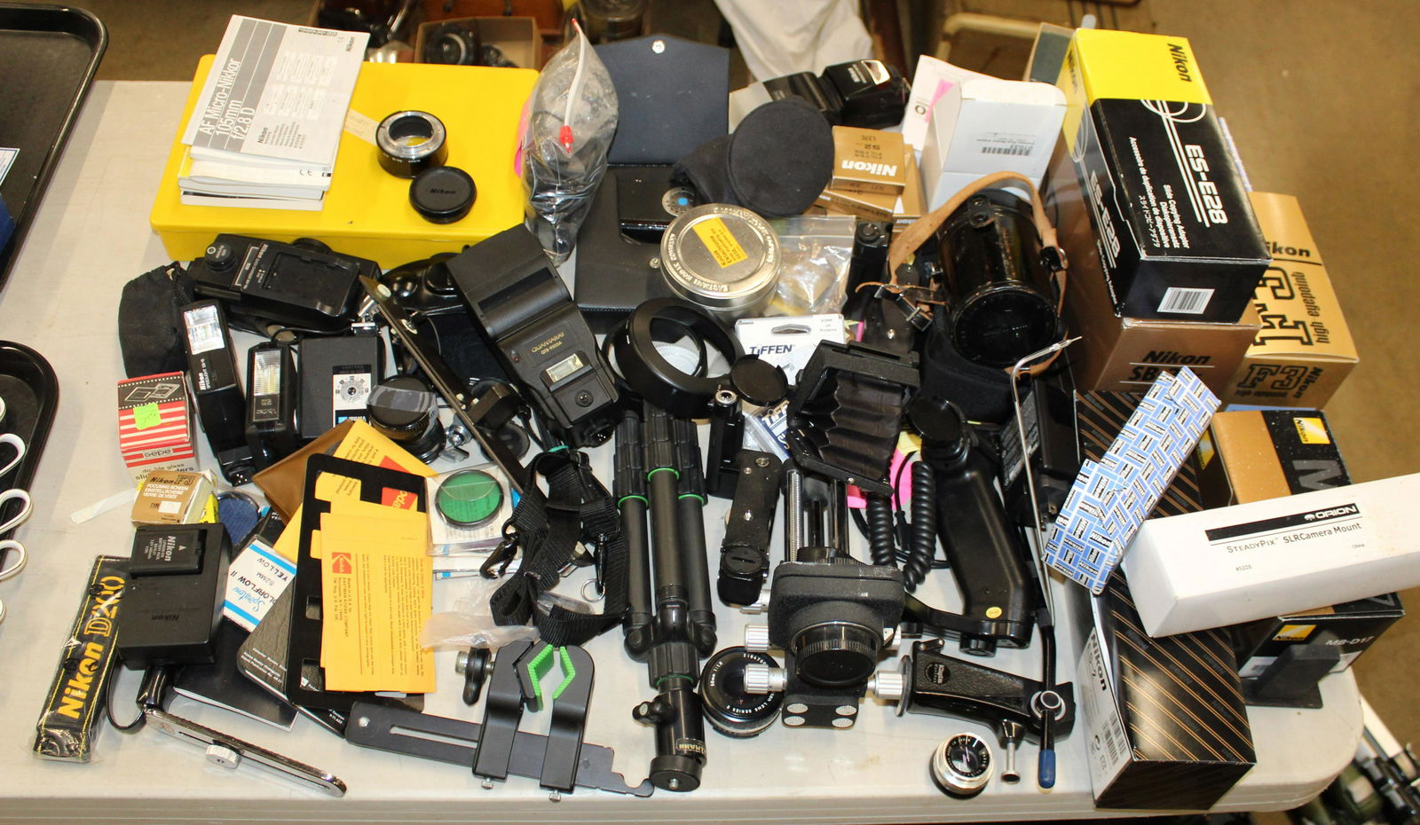 Large lot of Contemporary photographic accessories (1 of 3)