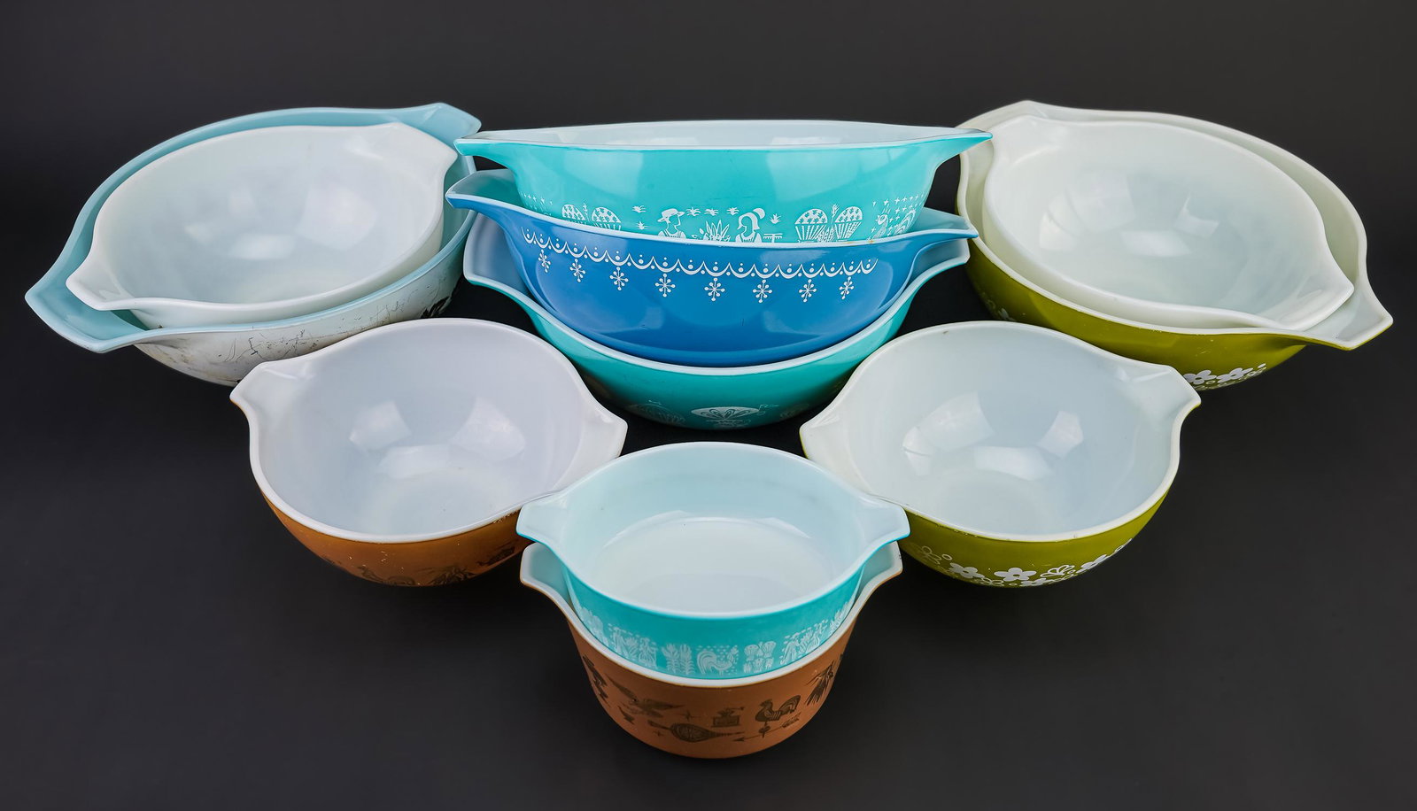 Collection of Vintage Pyrex Mixing Bowls and Bakers (1 of 2)