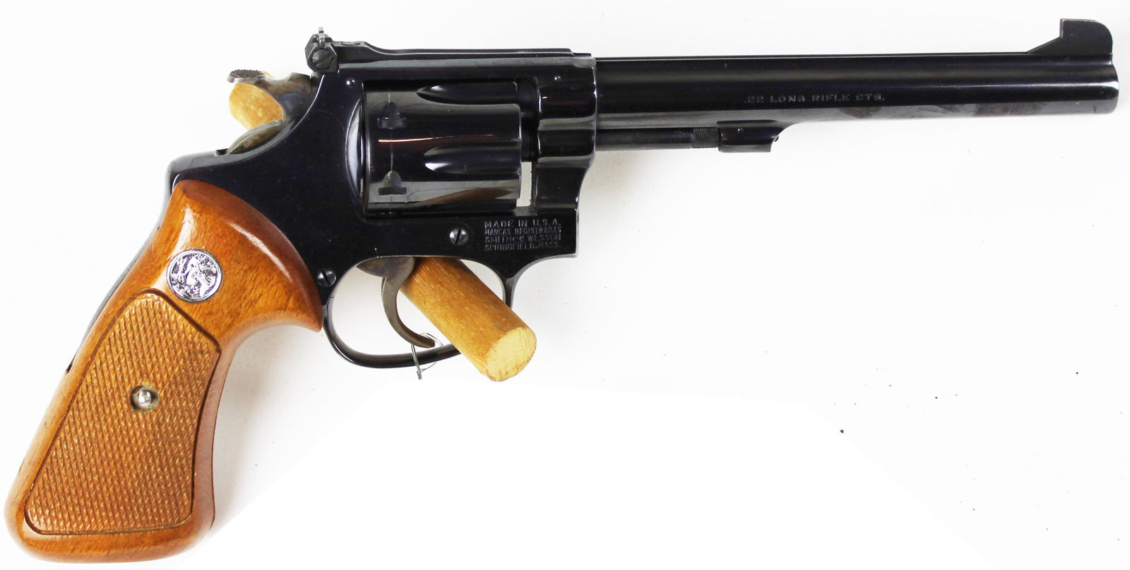 Smith and Wesson model 35-1 revolver in .22LR: Smith and Wesson Model 35-1 Revolver in .22lr later walnut grips- THIS FIREARM REQUIRES A 4473 BACKGROUND CHECK OR FFL/C&R TRANSFER. PLEASE CHECK LOCAL LAWS PRIOR TO BIDDING. WE DO NOT SELL ANY FIREAR