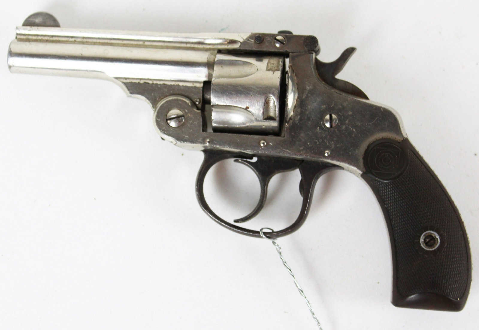Harrington and Richardson Revolver: Harrington and Richardson revolver in .32 cal-- THIS FIREARM REQUIRES A 4473 BACKGROUND CHECK OR FFL/C&R TRANSFER. PLEASE CHECK LOCAL LAWS PRIOR TO BIDDING. WE DO NOT SELL ANY FIREARMS OUTSIDE OF THE 