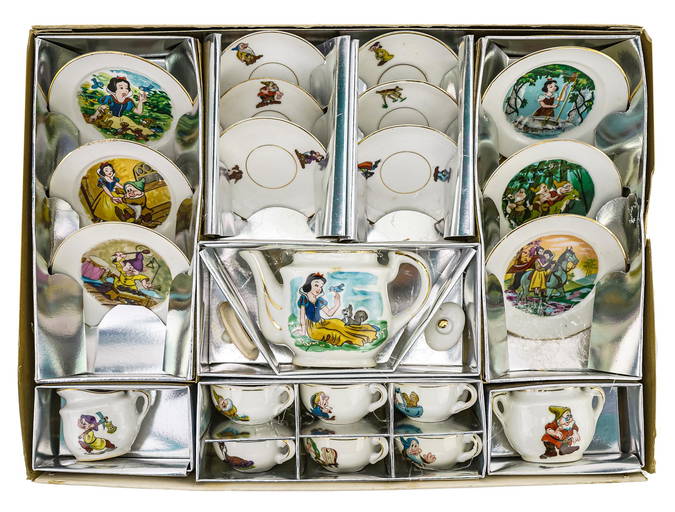 Snow White Walt Disney Porcelain Tea Set (0587) on Jan 20, 2023
