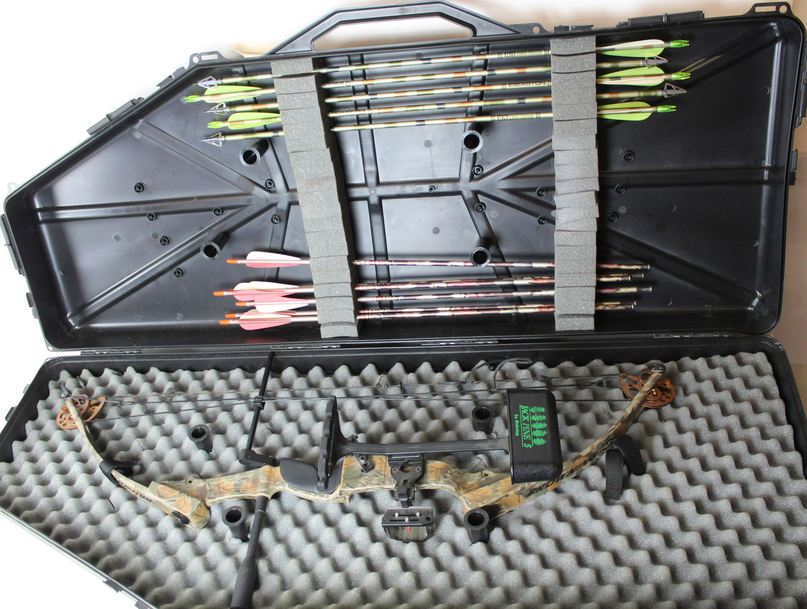 Browning Compound Bow Jan 20, 2023 Merrill's Auctioneers and