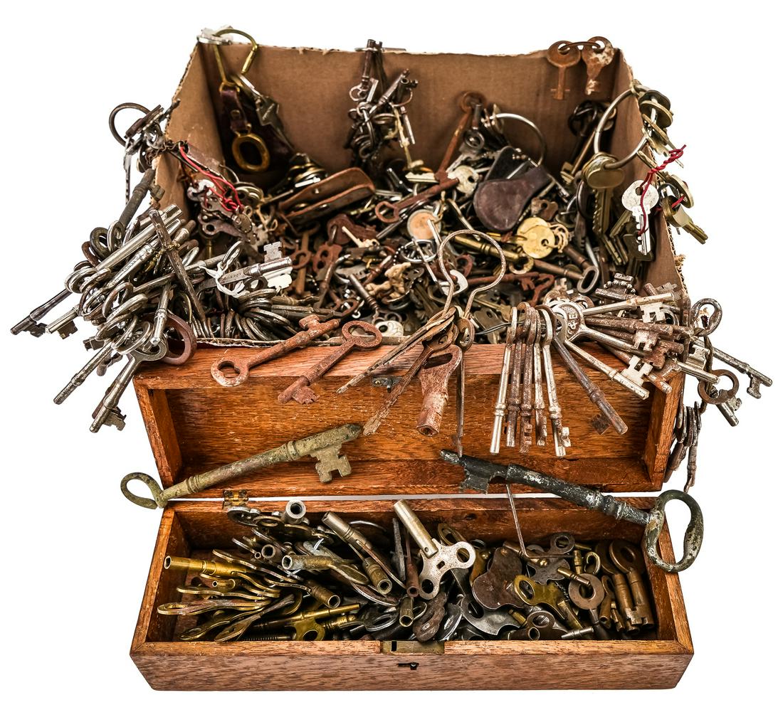 Collection of Vintage and Skeleton Keys (1 of 2)