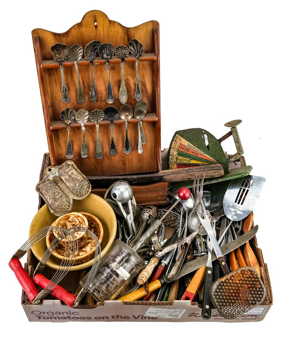 Lot of Vintage Kitchen Collectibles (0584) on Mar 31, 2023 Merrill's