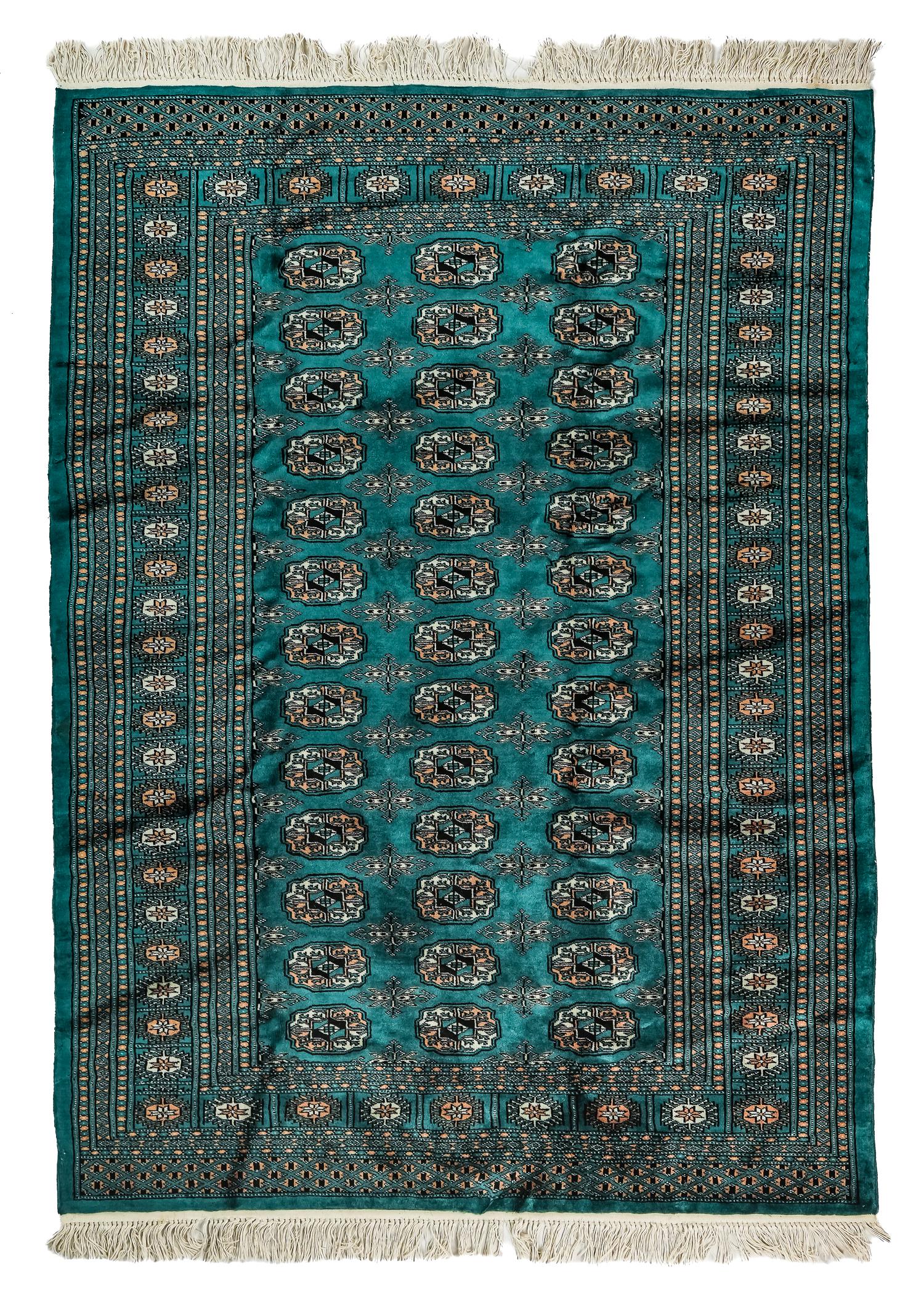 Late 20th c Pakistani Area Rug: Late 20th c Pakistani area rug, excellent condition, 4' 3" x 5' 10"