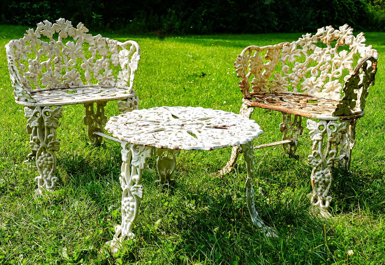 Victorian Cast Iron Garden table and chairs (1 of 2)