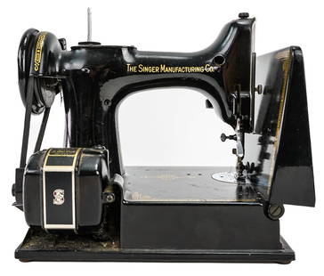Singer Featherweight Sewing Machine: Singer Featherweight Sewing Machine in original case with accessories. Untested but easily manually cycles and appears in good overall condition.