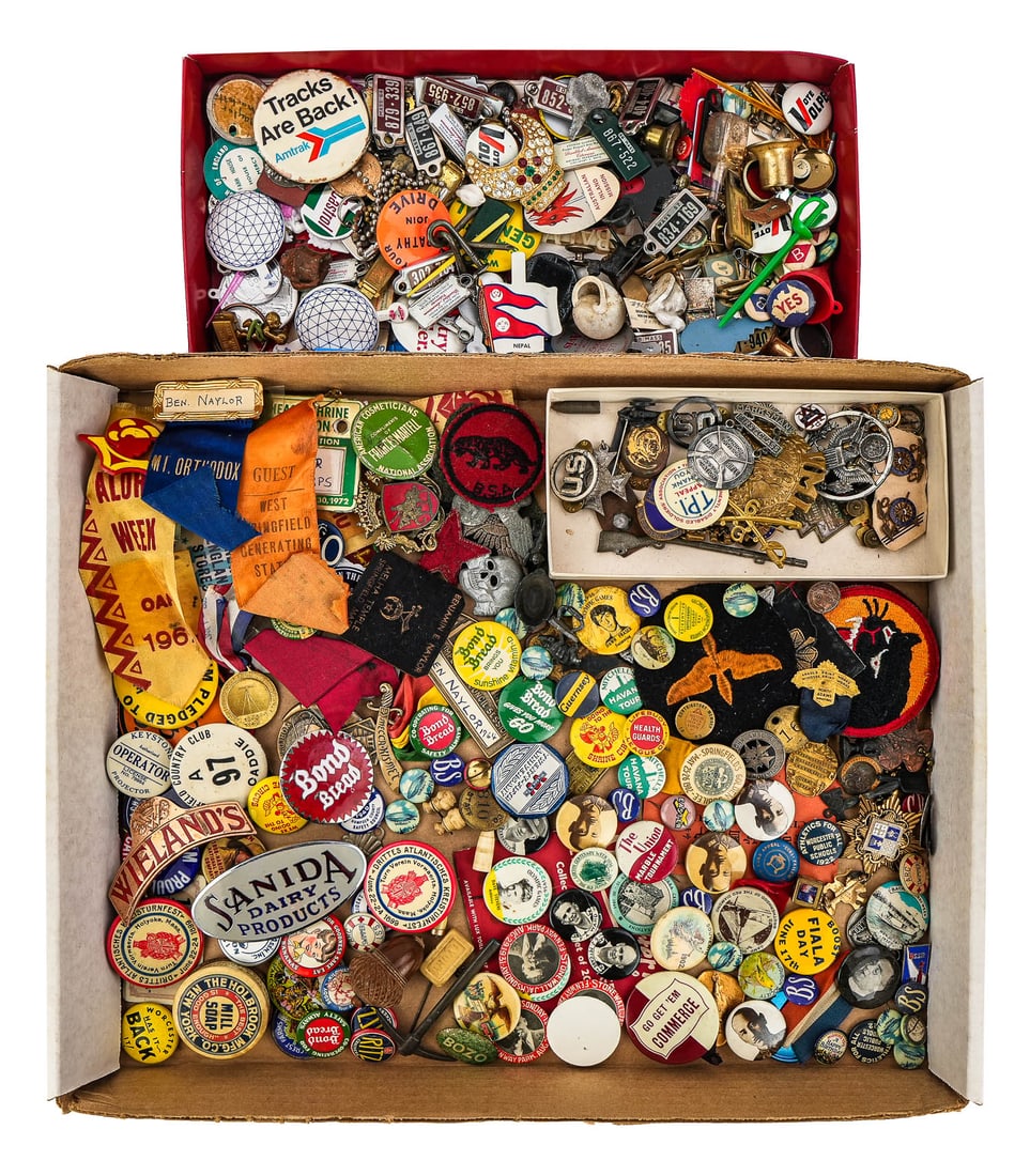 Advertising, Military Buttons, Pinbacks (1 of 3)