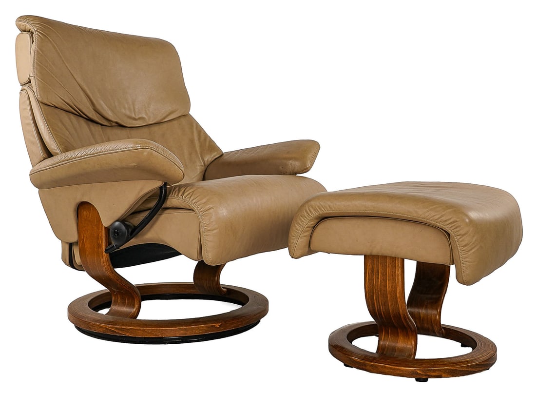 Elkhorn Stressless Lounge with Ottoman: Eikhorn Stressless Lounge with Ottoman - 37 x 26 x 29"