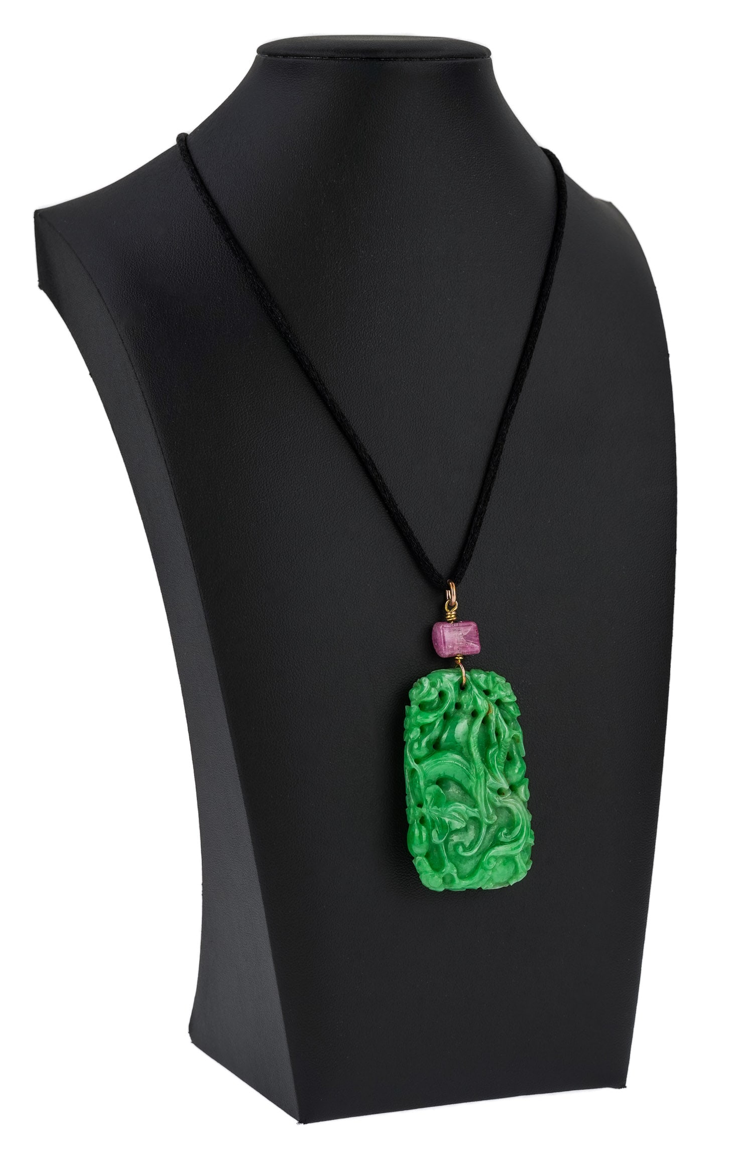 Chinese Qing Dynasty Carved Jade Pendant (1 of 7)