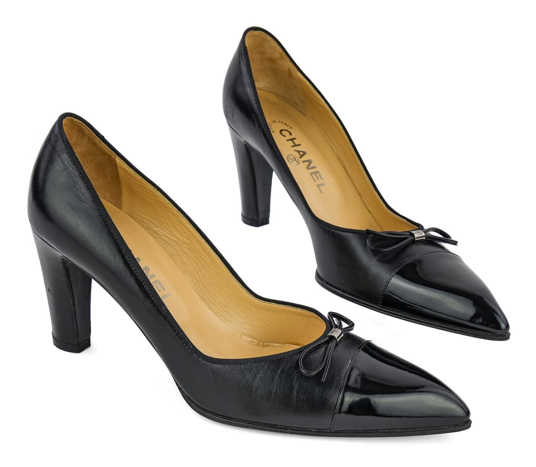 Vintage Chanel Cap Toe Pumps 39 1/2 (1 of 7)