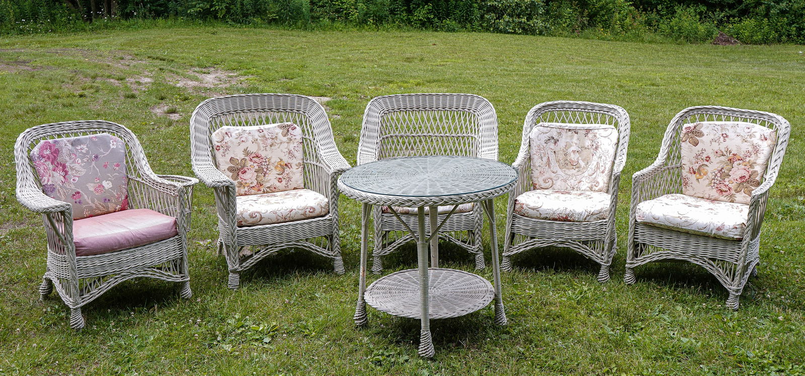 Ca. 1900 Wicker Furniture (1 of 4)