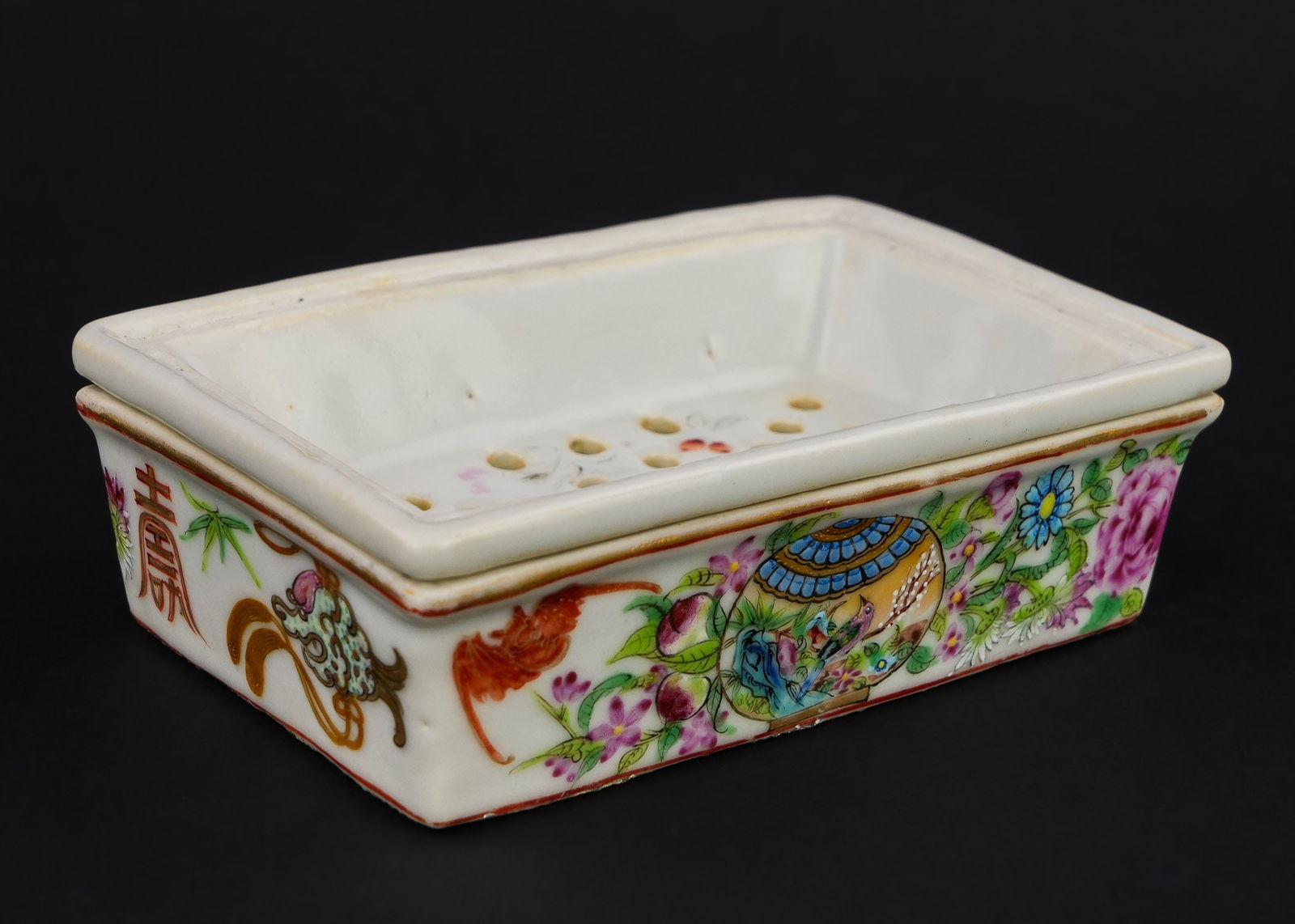 Chinese Rose Medallion Porcelain Soap Dish (1 of 8)
