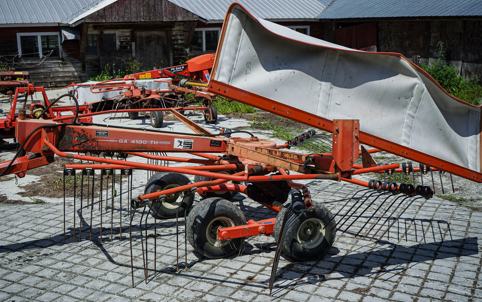 Kuhn GA 4100 TH Rake (1 of 6)