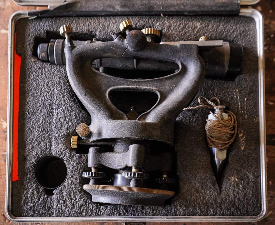 Berger Instruments Cased Transit, Model 320 A: Berger Instruments cased transit mid. 20th c., Model 320 A with case, and plumb bob, overall very good condition. Made in Boston, Mass.,-Please note due to factors related to the estate we will need c