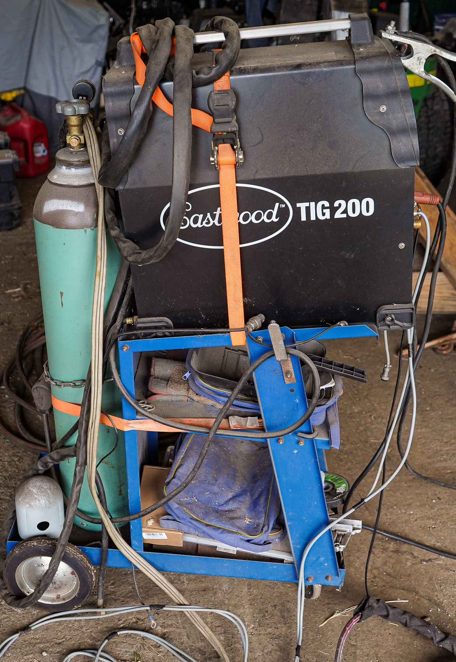 Eastwood TIG 200 AC/DC welding system with tanks (1 of 4)