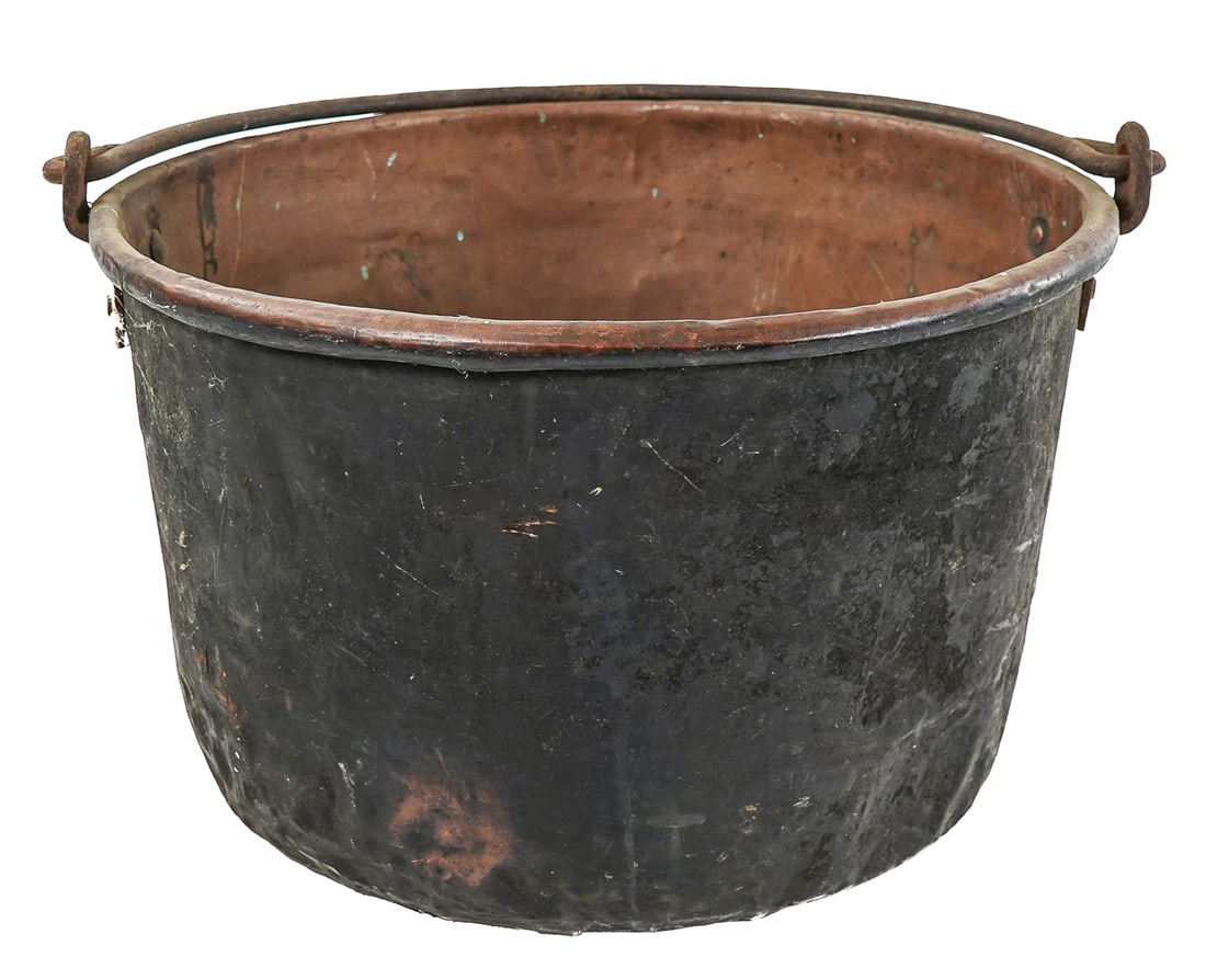 19th c Dovetailed Copper scalding or sugaring kettle: 19th c Dovetailed copper scalding or sugaring kettle with blackened outer surface. in overall good condition 27 x 18"