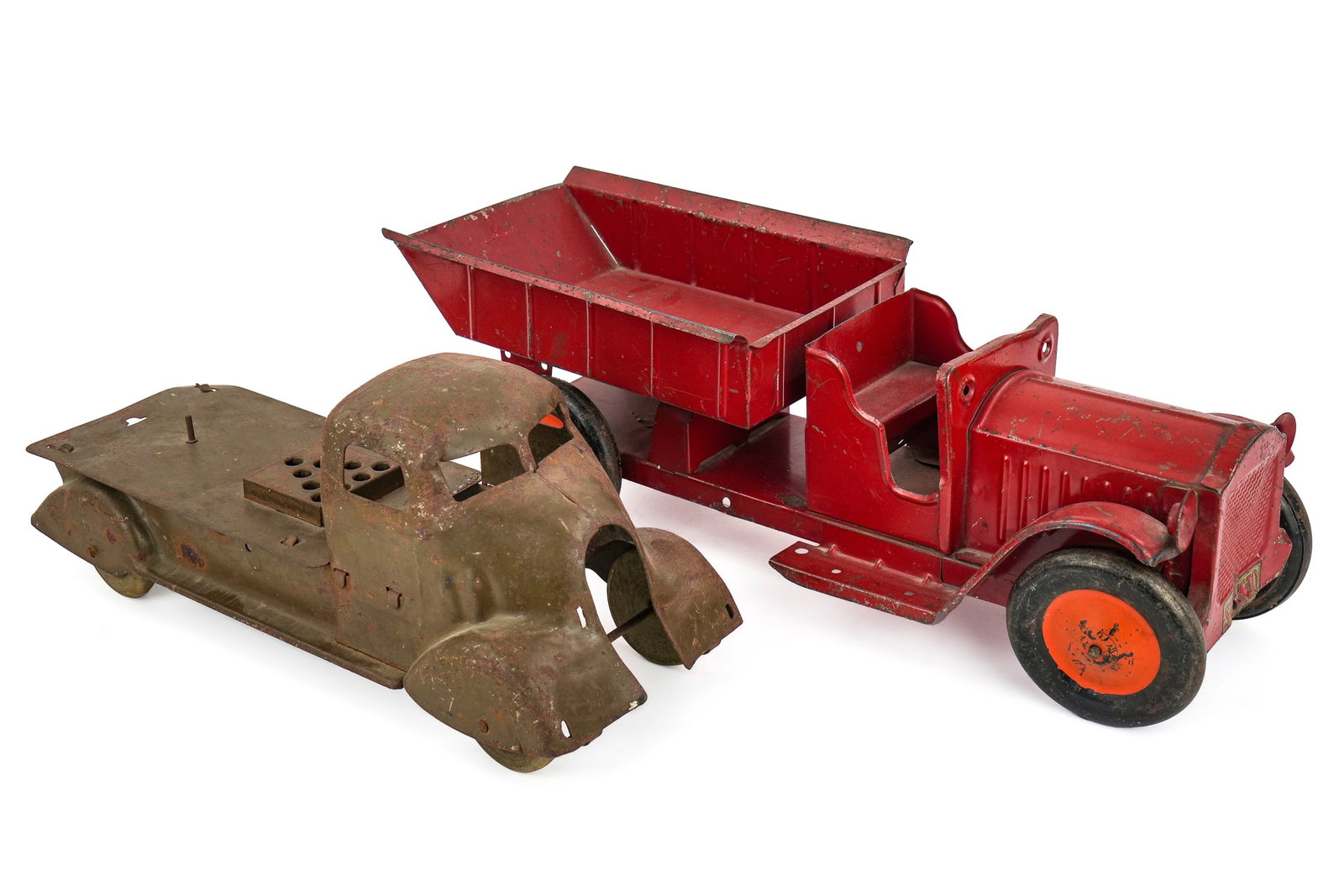 Structo Dump Truck, Marx Anti-Aircraft Truck: Structo Dump Truck, Marx Anti-Aircraft Truck, 1930's pressed steel, both missing parts, lengths 17 1/4", 14"