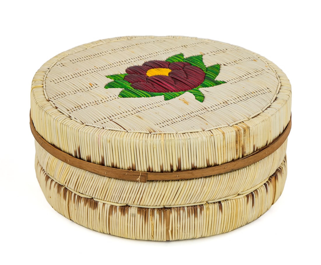 Contemporary Mi'kmaq Birch Bark Box (1 of 8)