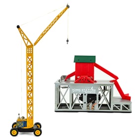 Lionel Icing Station and Kovap Crawler Crane Lot