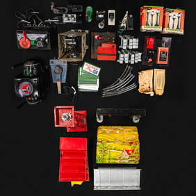 Large Lionel Track and Accessories Lot (1 of 4)