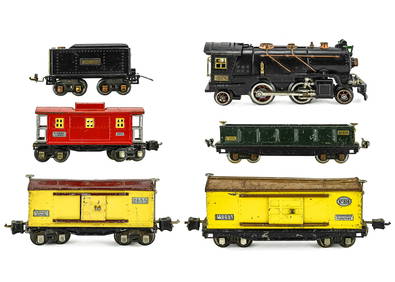 Lionel 262E Loco, 262T Tender and Prewar Freight Cars (1 of 4)