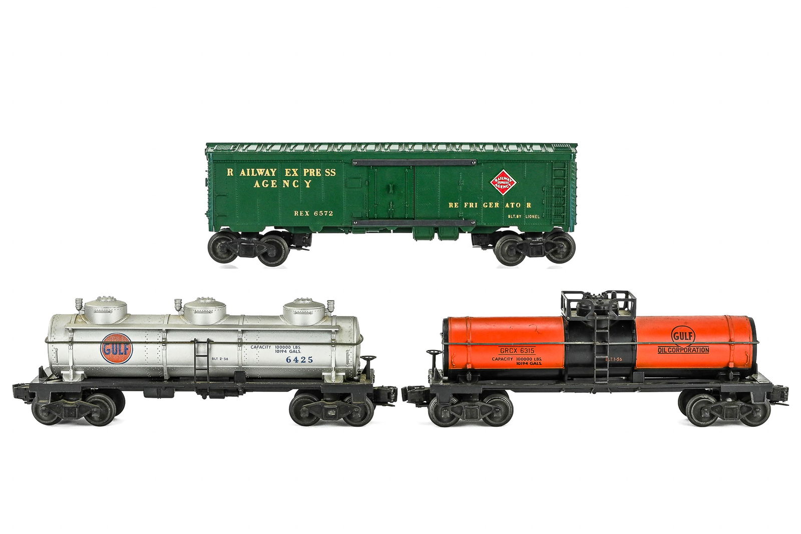 Postwar Lionel 6315, 6572, 6425 and Tank Reefer Cars (1 of 4)