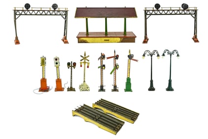Lionel 440 Signal Bridges, Lamps and Semaphores Lot