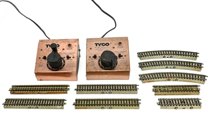 HO Scale track and two TYCO No. 897