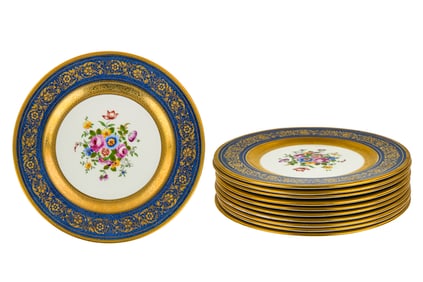 11 Crown Staffordshire Porcelain Dinner Plates