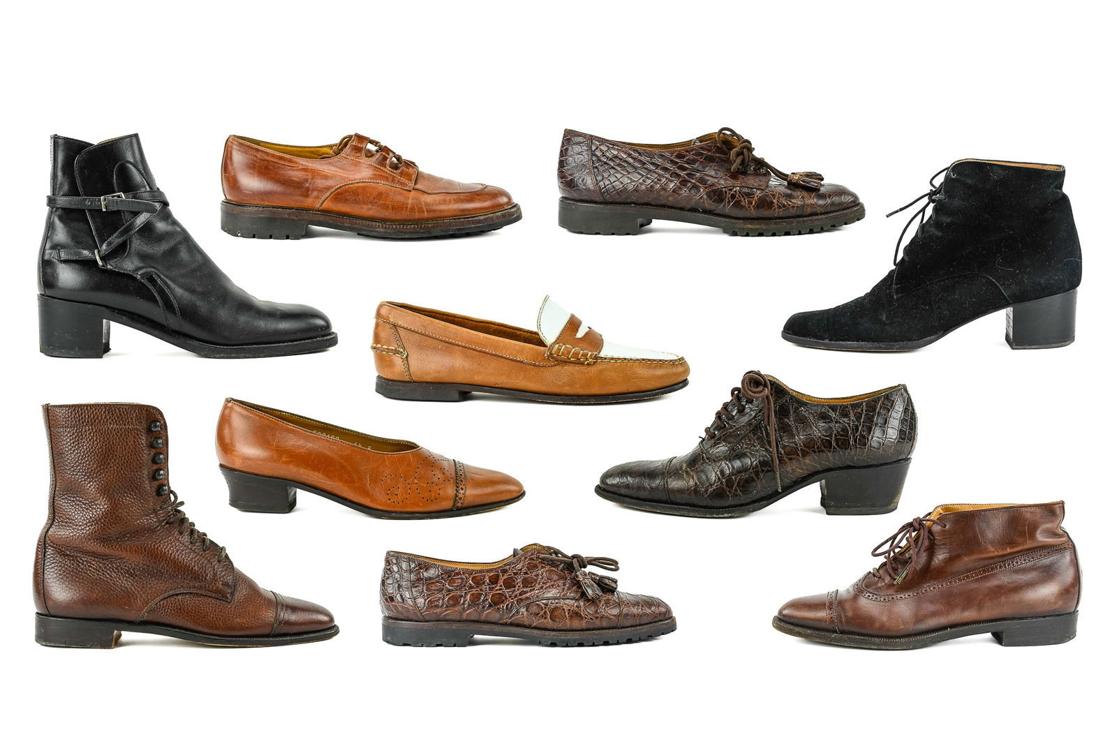 Ralph Lauren women’s footwear: Lot of Ralph Lauren women’s footwear, featuring a variety of styles and sizes ranging from 6.5 to 7.5 B. Highlights include leather loafers with white tongues (model RLZ4911, size 6.5 B), perforated