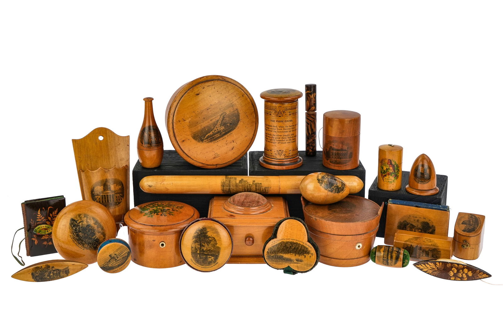 Mauchline Ware Sewing Accessories (1 of 9)