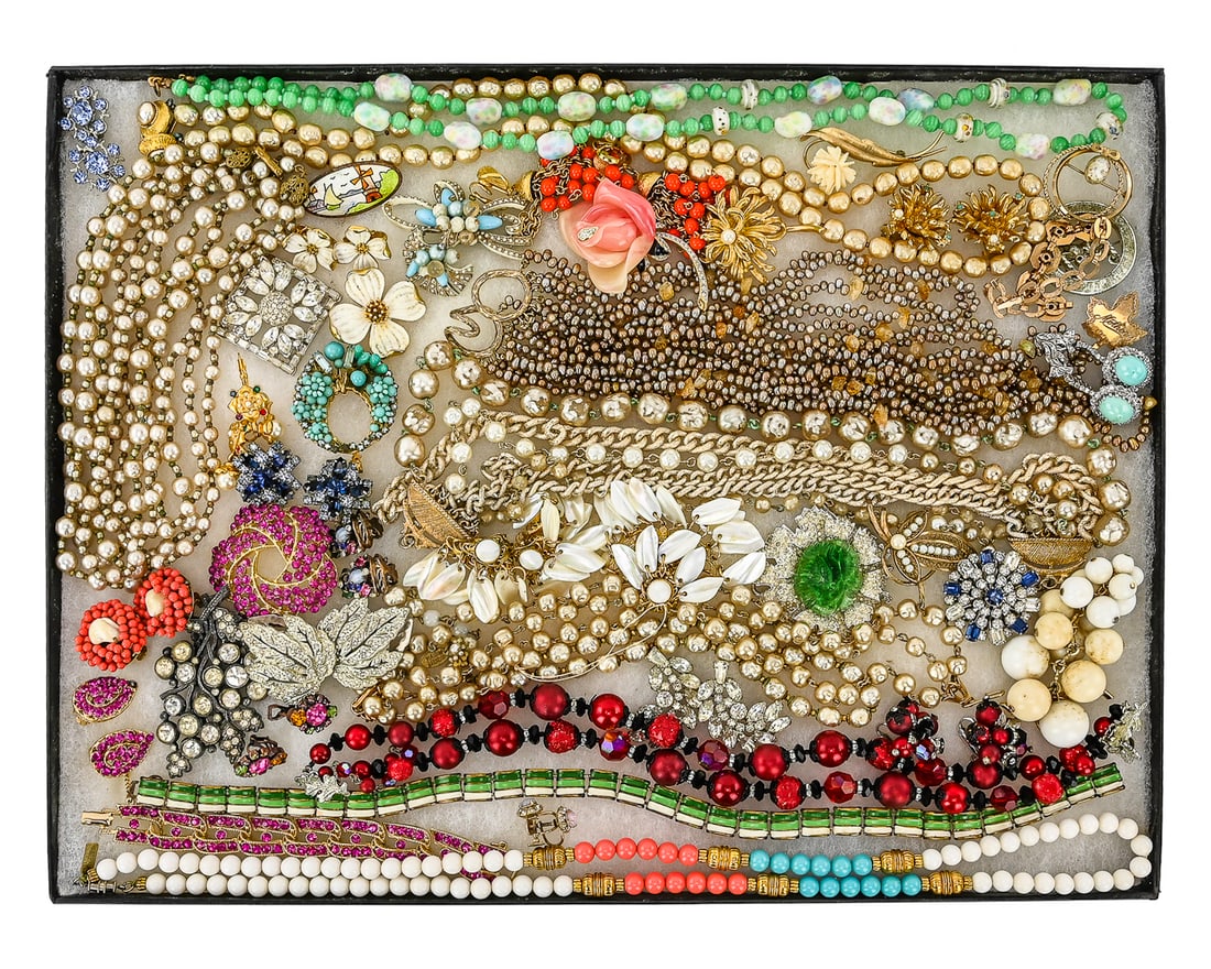 Costume Jewelry: Fine costume jewelry group including Trifari, Vendome, Miriam Haskell, 1961 Judith McCann NYC, Coro, Marvella, Eugenie, Vandell, and more.