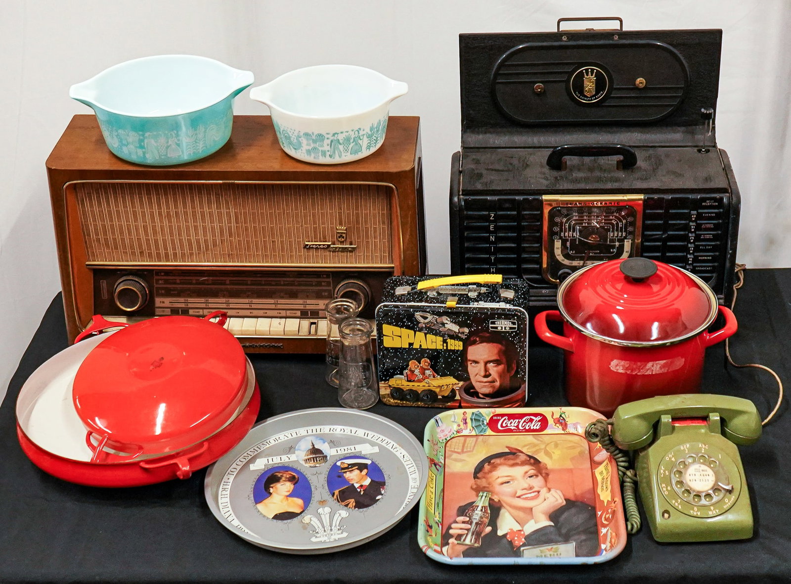 MCM Accessories and Kitchenware: Mid Century Modern accessories and kitchenware, including Dansk IJQ spider handle pots, Pyrex bowls, Grundig 3192 radio, Zenith transoceanic radio, Space:1999 lunch box, Coca Cola tray, avocado green