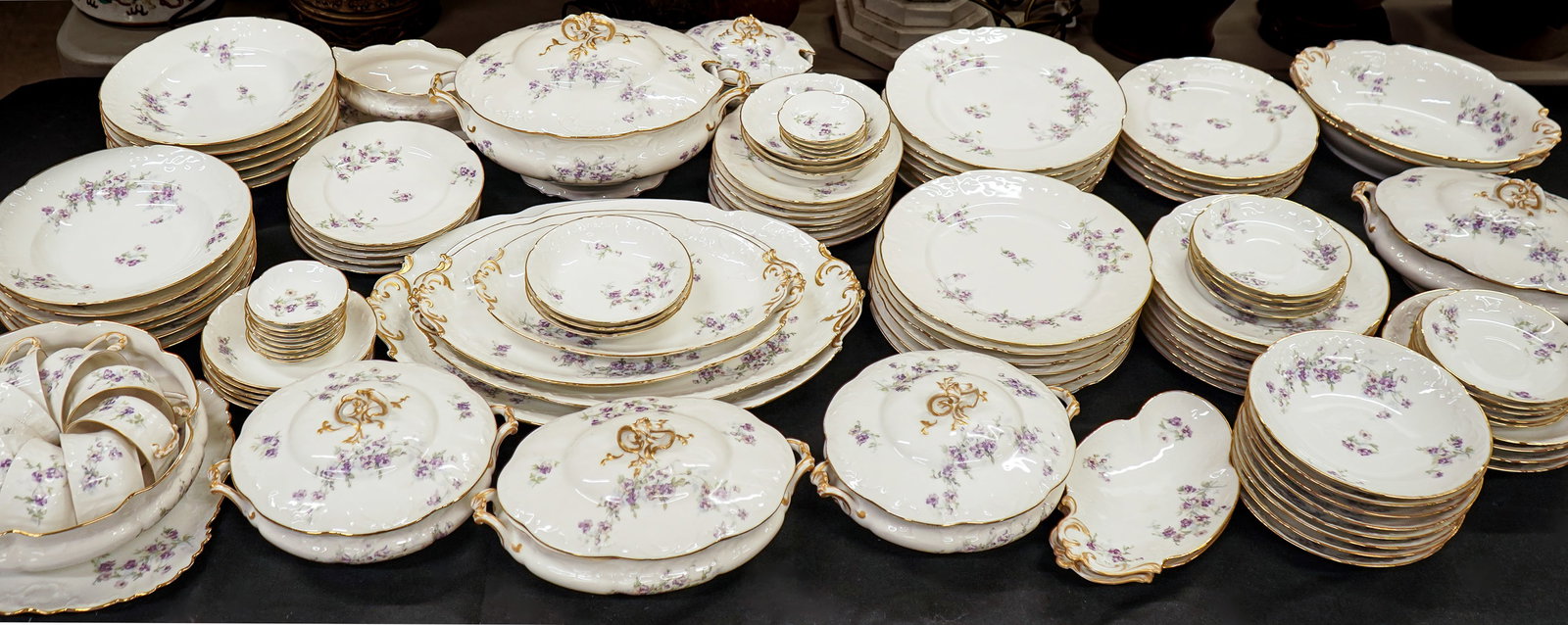115 pcs. Delinieres Limoges Porcelain Tableware (1 of 4)