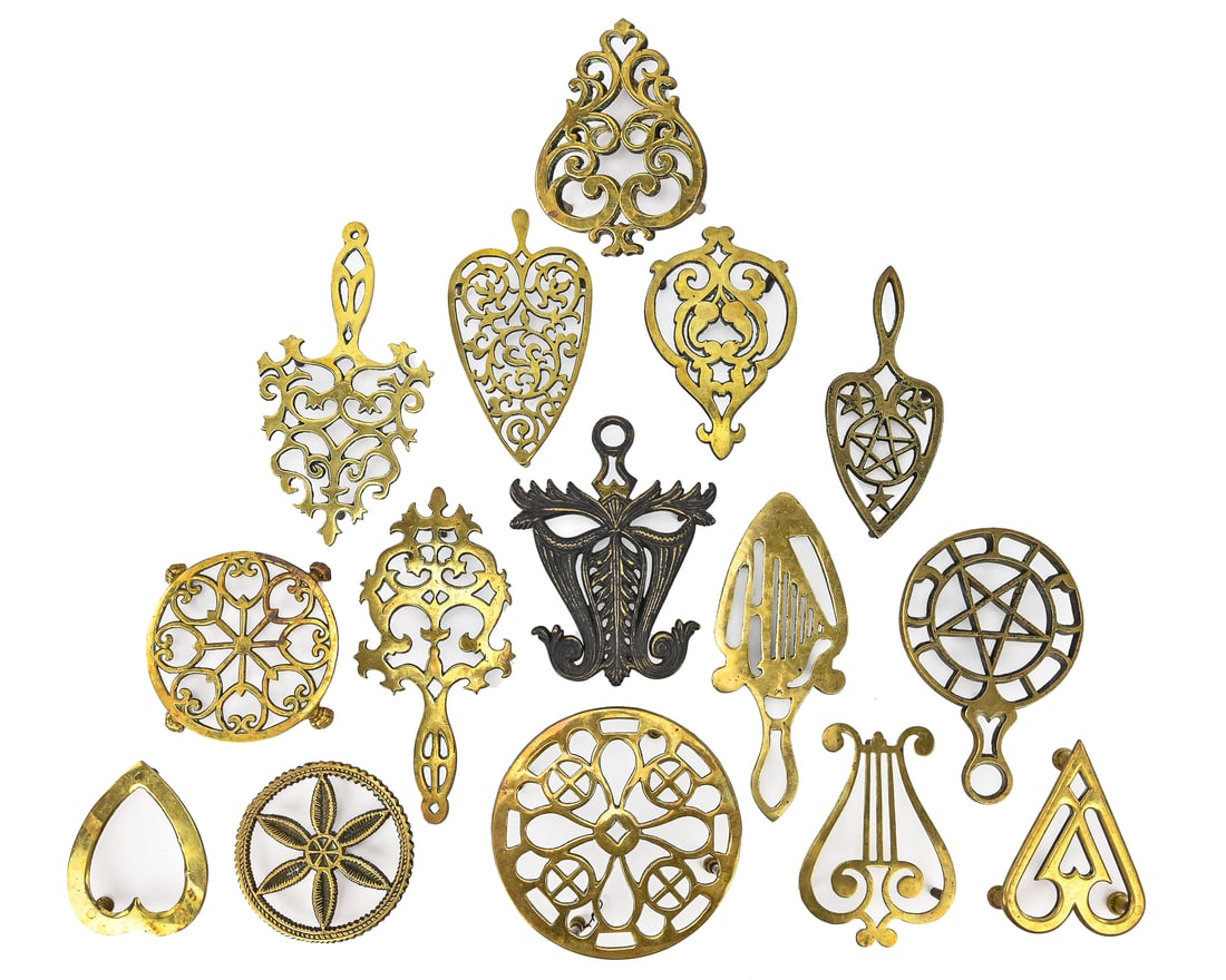 Group of 15 Polished Brass Trivets and Pot Stands (1 of 7)