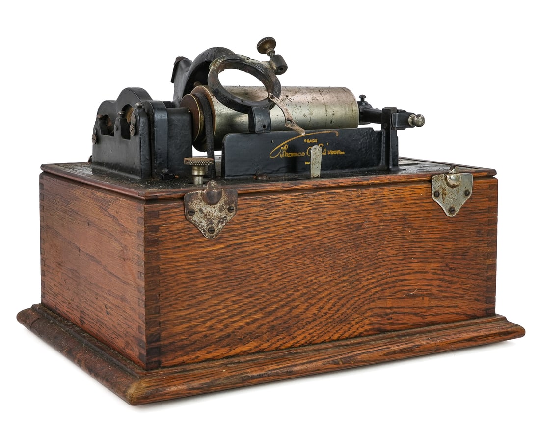 Edison Suitcase Type Cylinder Phonograph (1 of 7)