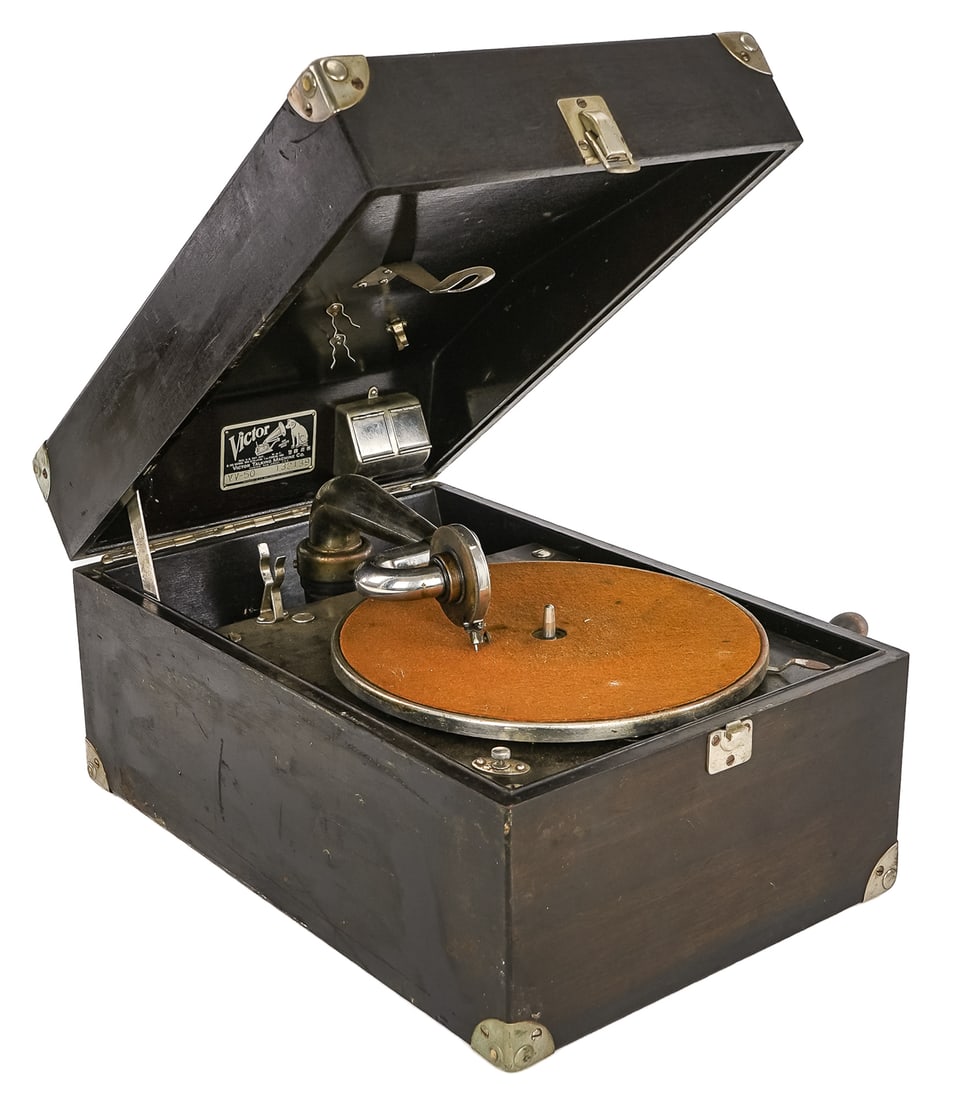 Victrola Model 50 Mahogany Portable Phonograph (1 of 5)