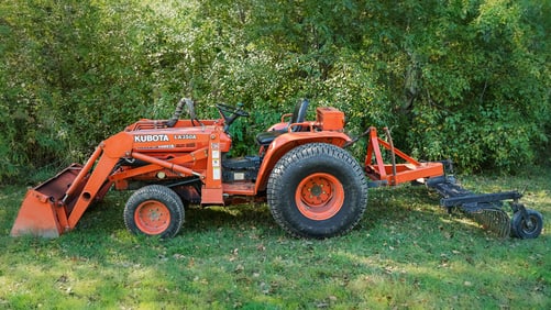 Kubota B9200 Tractor & Attachments