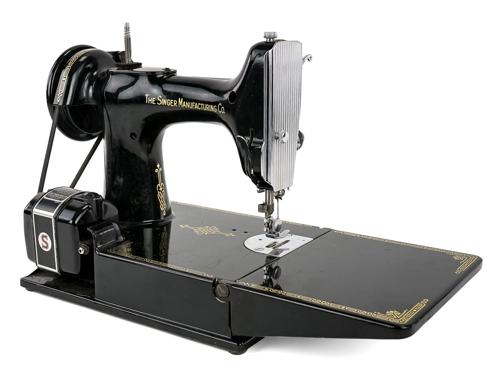 Singer 221 Featherweight Sewing Machine (1 of 10)