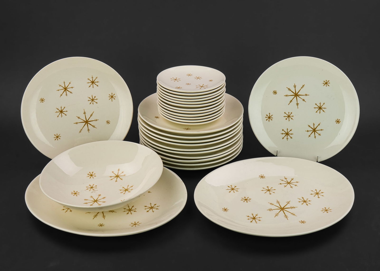 Royal Star Glow 1960s Dinnerware: 1960s Royal China "Star Glow" pattern Atomic age mid century tableware including 12 dinner plates, 12 side plates, serving bowl, and two oval serving platters, overall good condition.