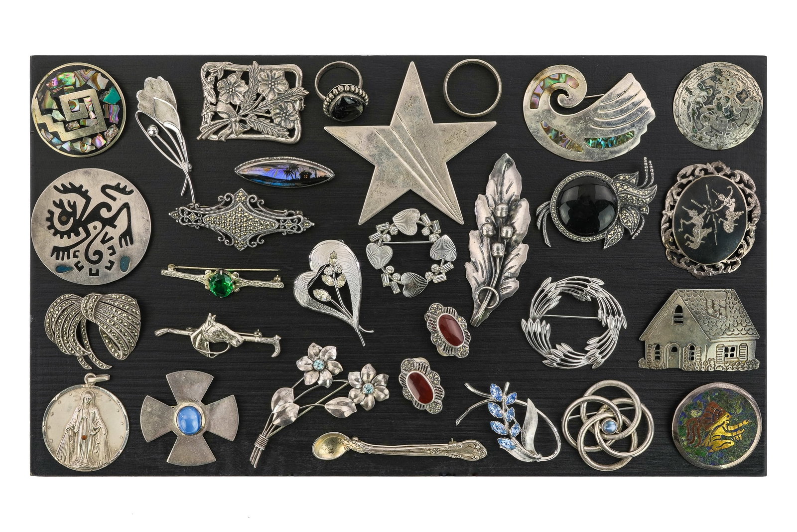Sterling Jewelry: A group of sterling jewelry including horse & crop bar pin, house brooch, landscape under glass, figural, floral, and more.