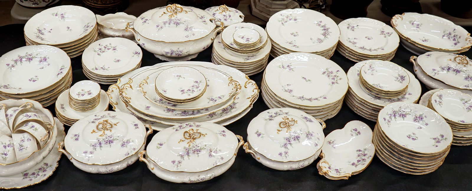 115 pcs. Delinieres Limoges Porcelain Tableware (1 of 4)