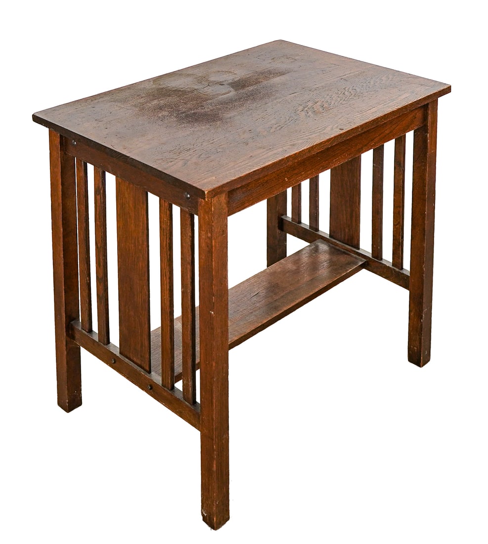 Oak arts and crafts parlor table: Oak Arts and Crafts parlor table. 30 x 34 x 23"