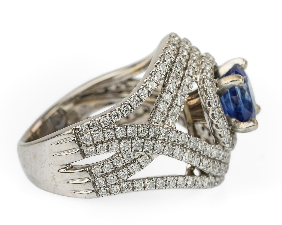 2 CT Sapphire & Diamond Ring - 5