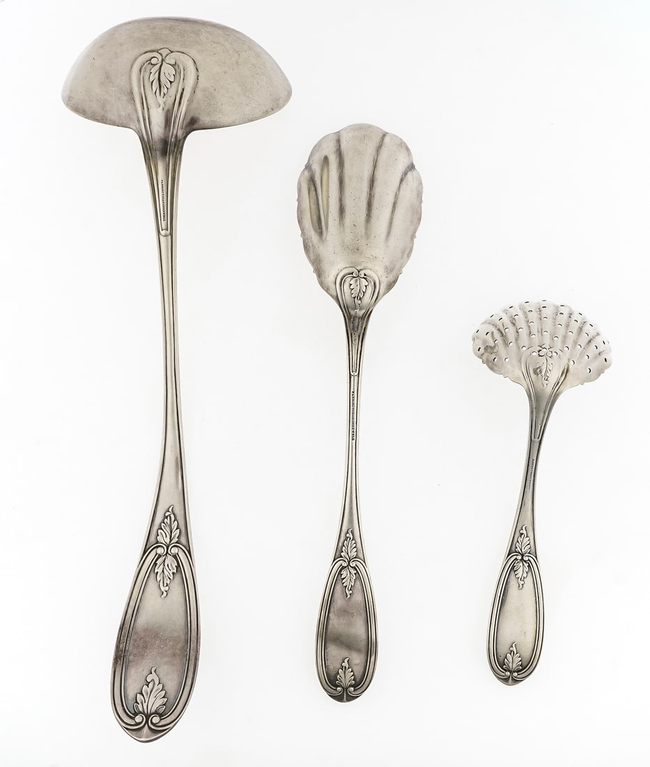 7 pcs. Mid 19th c. Coin Silver "Olive" Flatware - 4