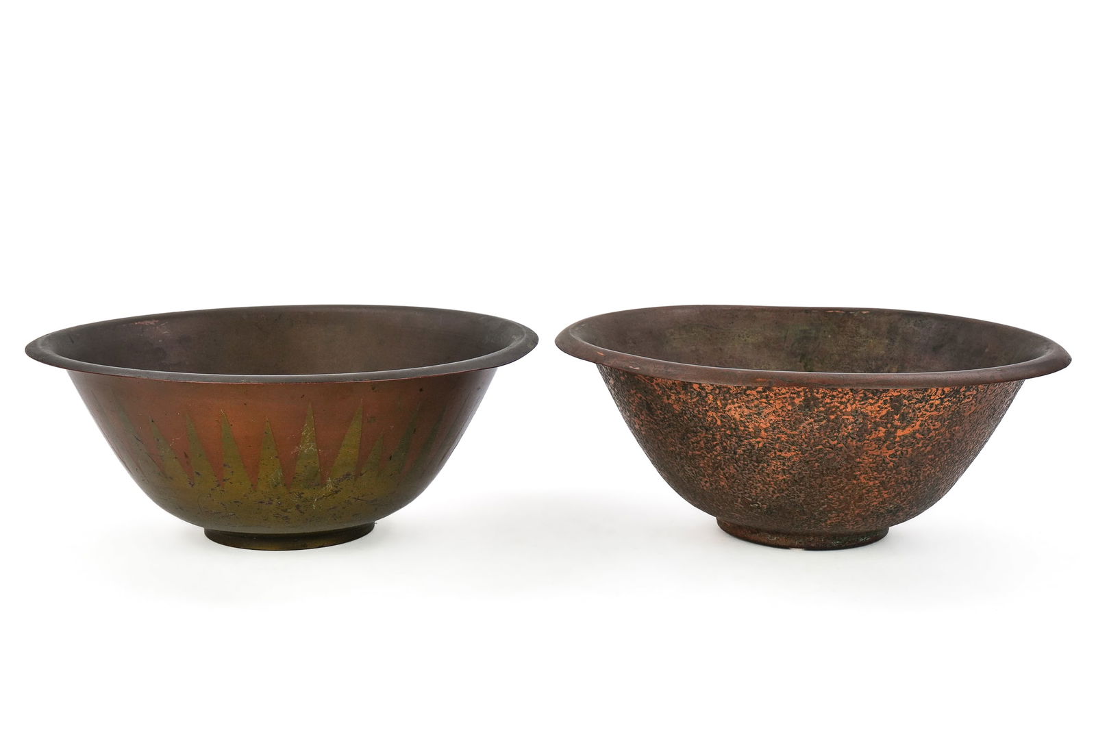 Roycroft Hammered Copper Fruit Bowls: Roycroft Arts & Crafts brass & copper, acid-washed fruit bowls (2 pcs), East Aurora, NY, hand-hammered, late Roycroft orbs, diameter 11 3/4", 12", brass & copper has slight dent and slightly bent rim